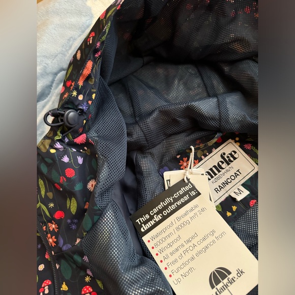 Danefae Raincoat - Picture 11 of 14